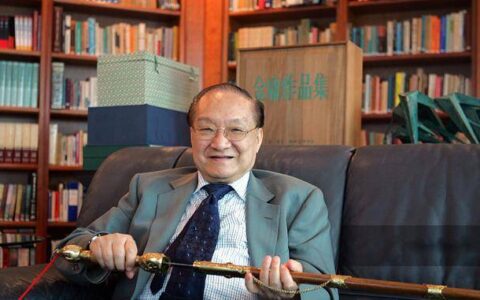 金庸和王朔论战之后，晚年还有个心结，担心不被传统文学界认可