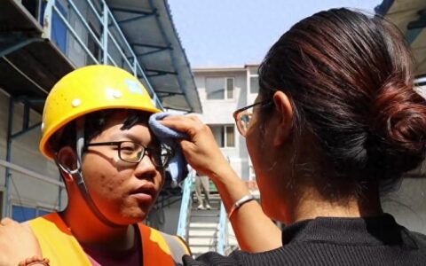 蓝领成为更多毕业生的选择，不再执着于坐办公室，里子比面子重要
