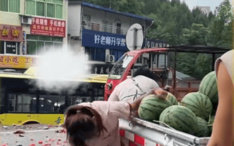 离谱！残疾人夫妻砸西瓜摊，摊主还倒赔对方500块钱-遗弃残疾配偶