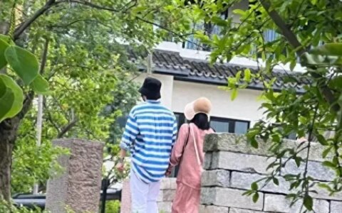 西塘偶遇张杰谢娜一家，永远的手牵手，好甜！-张杰跟谢娜合唱