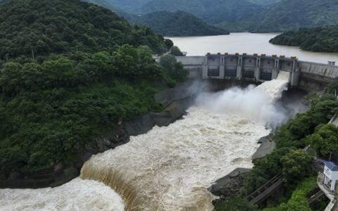 汛期安全提示｜遭遇山洪、山体滑坡时如何避险自救-遇到山体滑坡如何自救