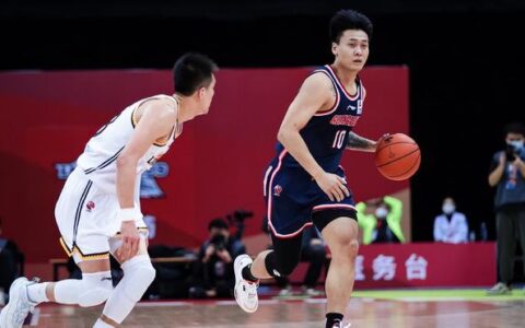 广东国手罕见低迷！10秒2次低级失误，再现争议举动，球迷怒批-广东队国家队球员