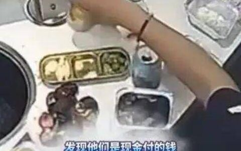 男子吃自助顺走20多瓶饮料-小伙吃自助餐