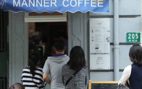 Manner一天两起店员与顾客冲突，纠结谁对谁错没有意义-一天上六小时班