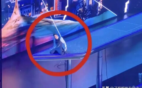 刘德华就演唱会滑跪动作致歉，粉丝：你都62岁了，不要这么拼命了-刘德华演唱会摔倒