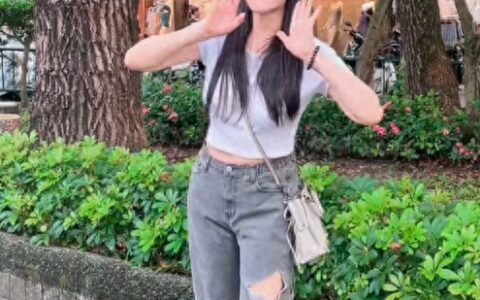 伊能静带女儿逛台北：买25元短裤，吃路边摊虎背熊腰的胖了一圈-伊能静台湾家
