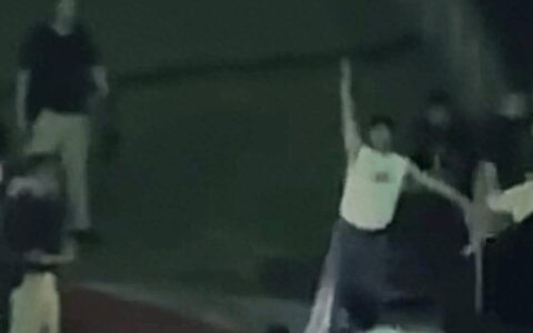 张杰演唱会尺度太大？谢娜吃醋怒发微博：你小子，别太开朗-张杰和谢娜接吻视频