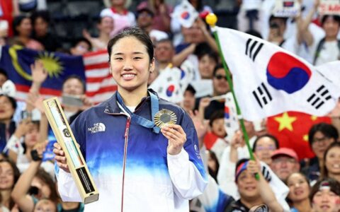 安洗莹奥运摘金后发表爆炸言论，矛头直指韩国羽协，威胁离队单飞-安洗莹摔倒视频